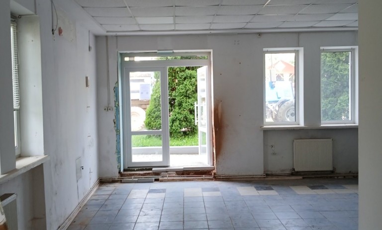 Продаж_нежитлові приміщення в центрі селища Гусятин Тернопільської області