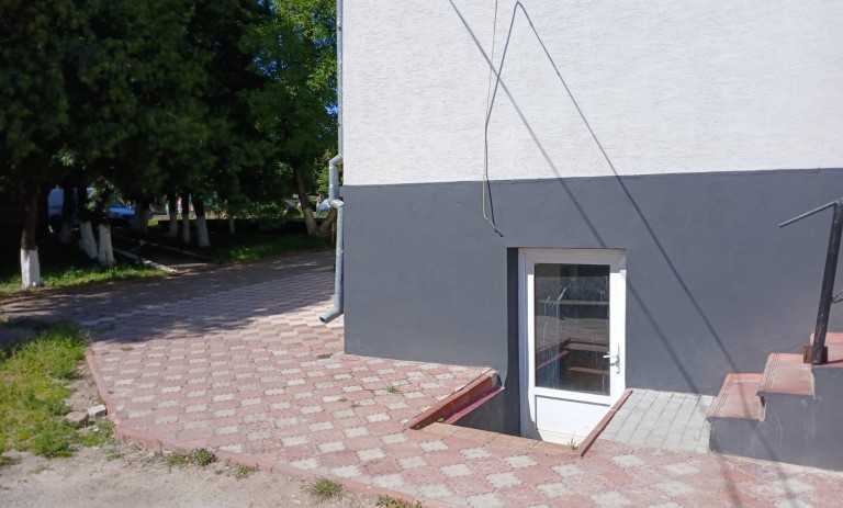 Продаж нежитлові приміщення в центрі селища Козова Тернопільської області
