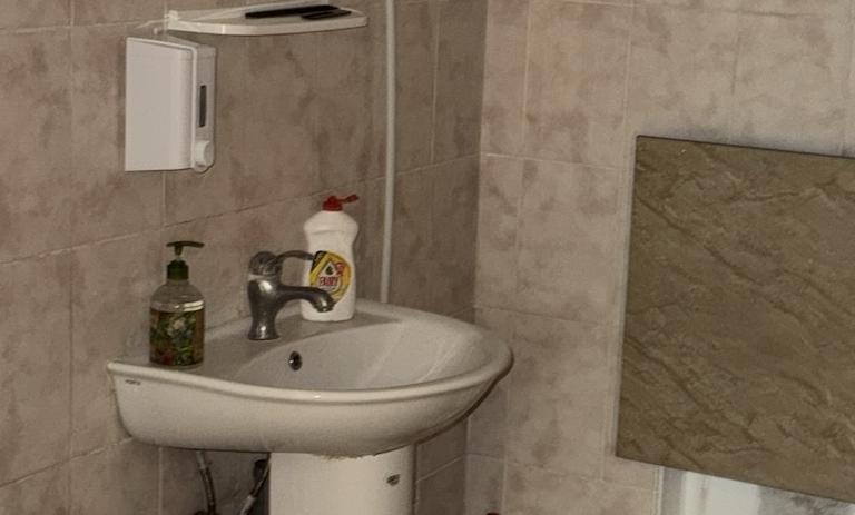 Нежитлова будівля в центрі с-ща. Широке, Дніпропетровської області