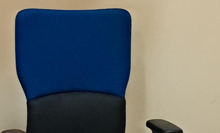 Нежитлова будівля в центрі с-ща. Широке, Дніпропетровської області