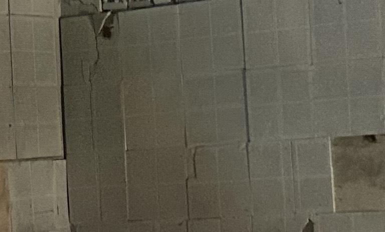 Нежитлова будівля в центрі с-ща. Широке, Дніпропетровської області