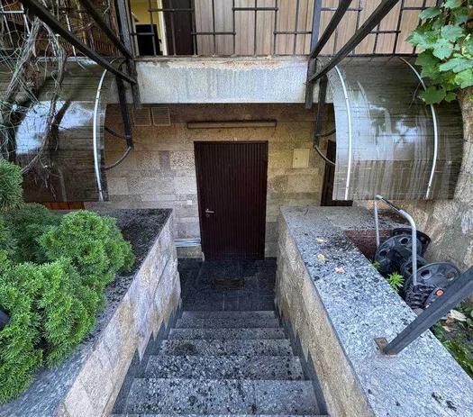 Добровільний продаж іпотечного майна у м. Києві, вул. Рилєєва (будинок та земельна ділянка).