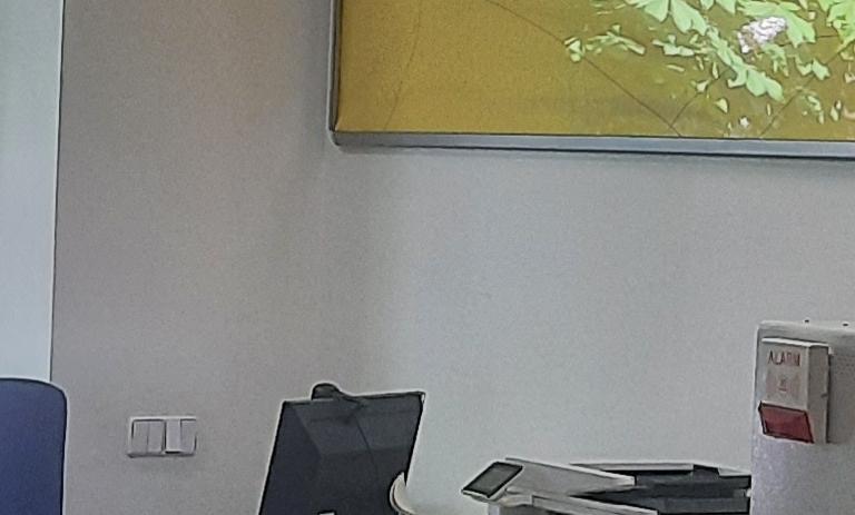 Нежитлова будівля в центрі селища Олександрівка, Кіровоградської області