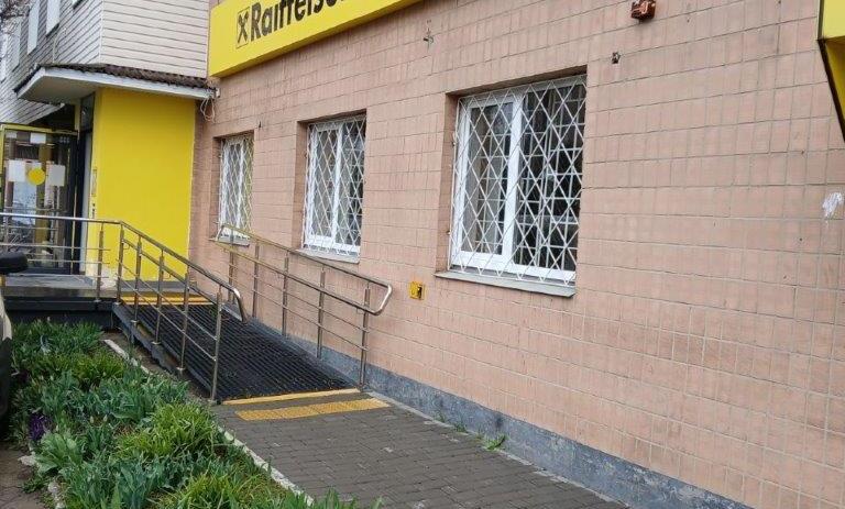 Фасадне нежитлове приміщення в м Христинівка, Черкаської області