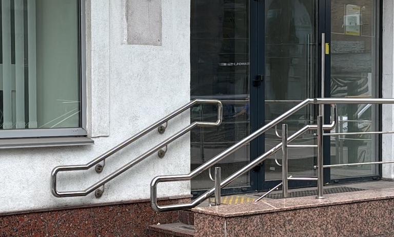 Нежитлове фасадне приміщення на вулиці Липинського, 1 у м. Дніпро