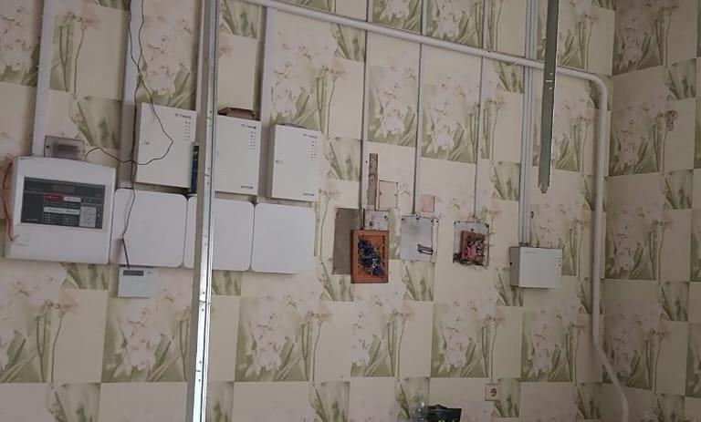 Нежитлова будівля в центрі селища Шевченкове Харківської області