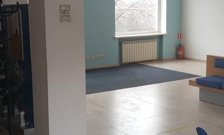 ДРУГИЙ ПОВЕРХ нежитлової будівлі, офісні приміщення в центрі м Виноградів